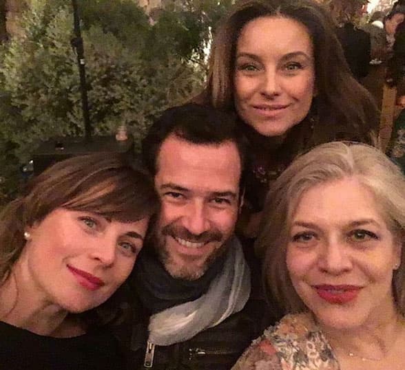 Paleta también subió esta imagen junto a su hermana Ludwika y su esposo, Emiliano Salinas.