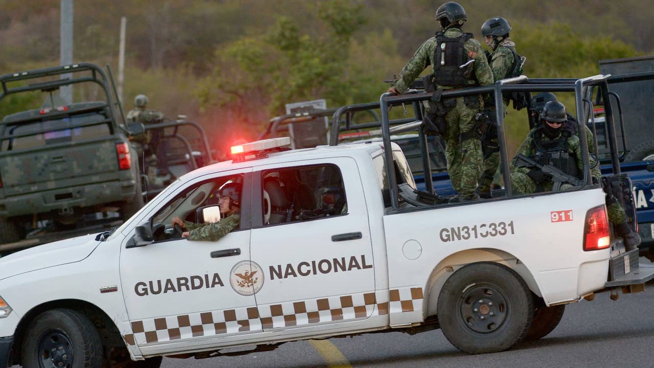 Matan a tiros a un padre y sus dos hijos menores en una carretera de Culiacán