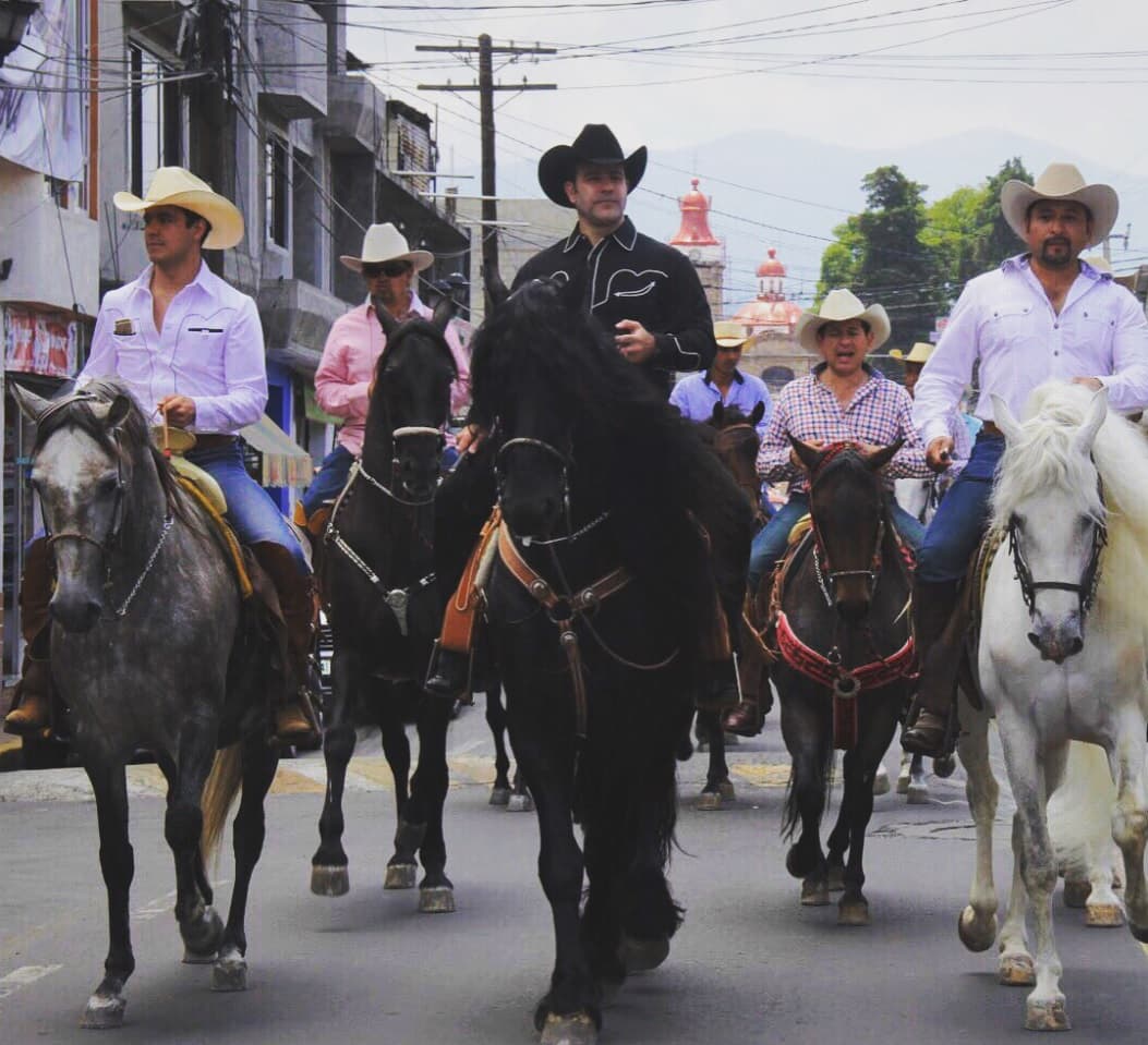 Eduardo lleva casi seis años alejado del mundo del entretenimiento, pues se ha dedicado a dirigir la Fundación Manuel Capetillo en Ocoyoacac. Actualmente es candidato por el Partido Revolucionario Institucional (PRI) para buscar la alcaldía de la entidad.