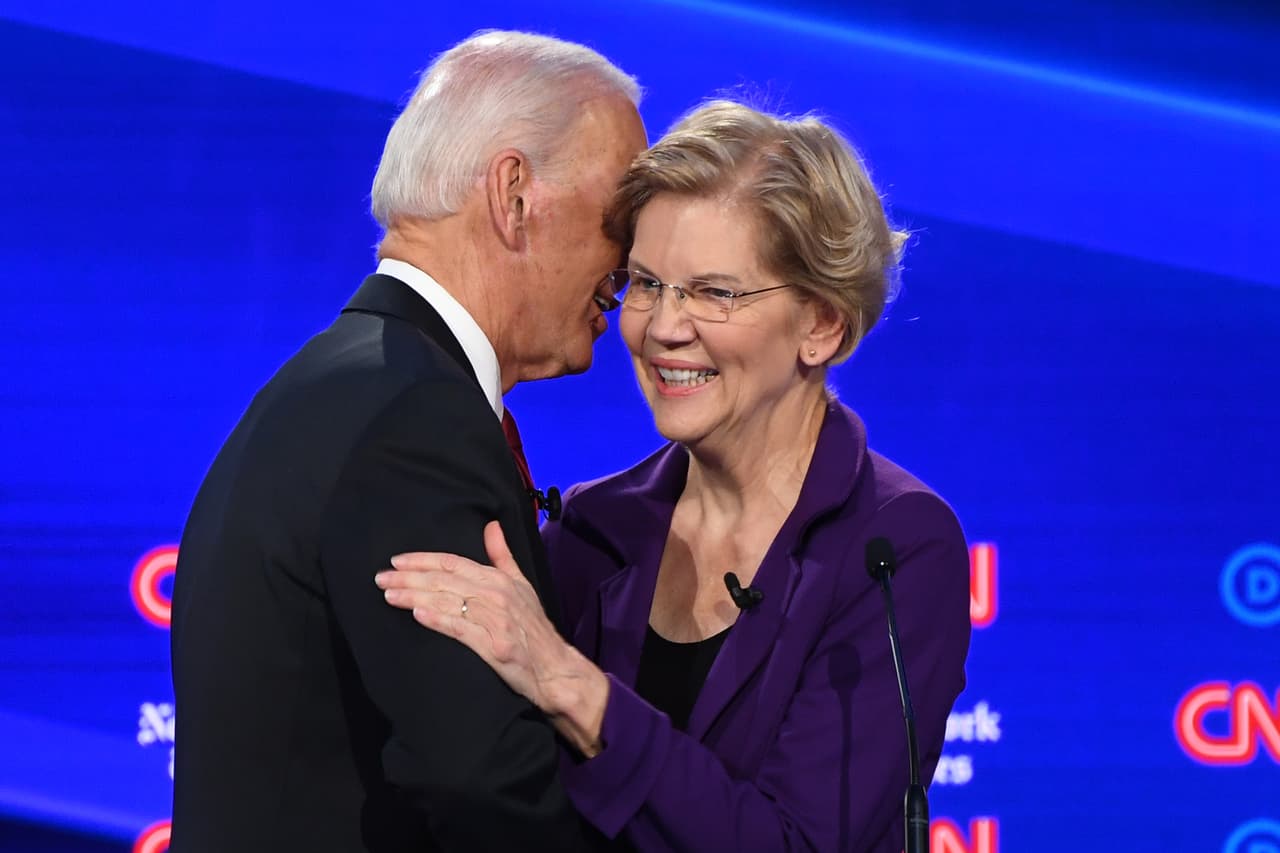Elizabeth Warren se convierte en el centro del cuarto debate demócrata y eclipsa a Joe Biden