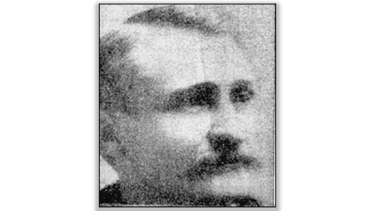 <b>Un asesinato en una escalinata del Congreso (28 de febrero de 1890)</b>
<br>
<br>Charles Kincaid, reportero del diario Louisville Times, escribió en 1887 una historia que implicaba al entonces representante demócrata William Taulbee en una relación extramarital. 
<br>
<br>El congresista (en la fotografía), optó por no postularse para un tercer mandato pero se hizo cabildero y se mantuvo frecuentando el Capitolio. Según el archivo de Historia y Arte de la Cámara de Representantes, los encuentros entre estos personajes siempre eran tensos hasta que uno salió de control:
<a href="https://history.house.gov/Historical-Highlights/1851-1900/The-death-of-Congressman-William-Taulbee-on-the-steps-of-the-U-S--Capitol/"> <u>el periodista disparó al cuerpo de Taulbee en una escalinata interna del edificio</u></a>.
<br>
