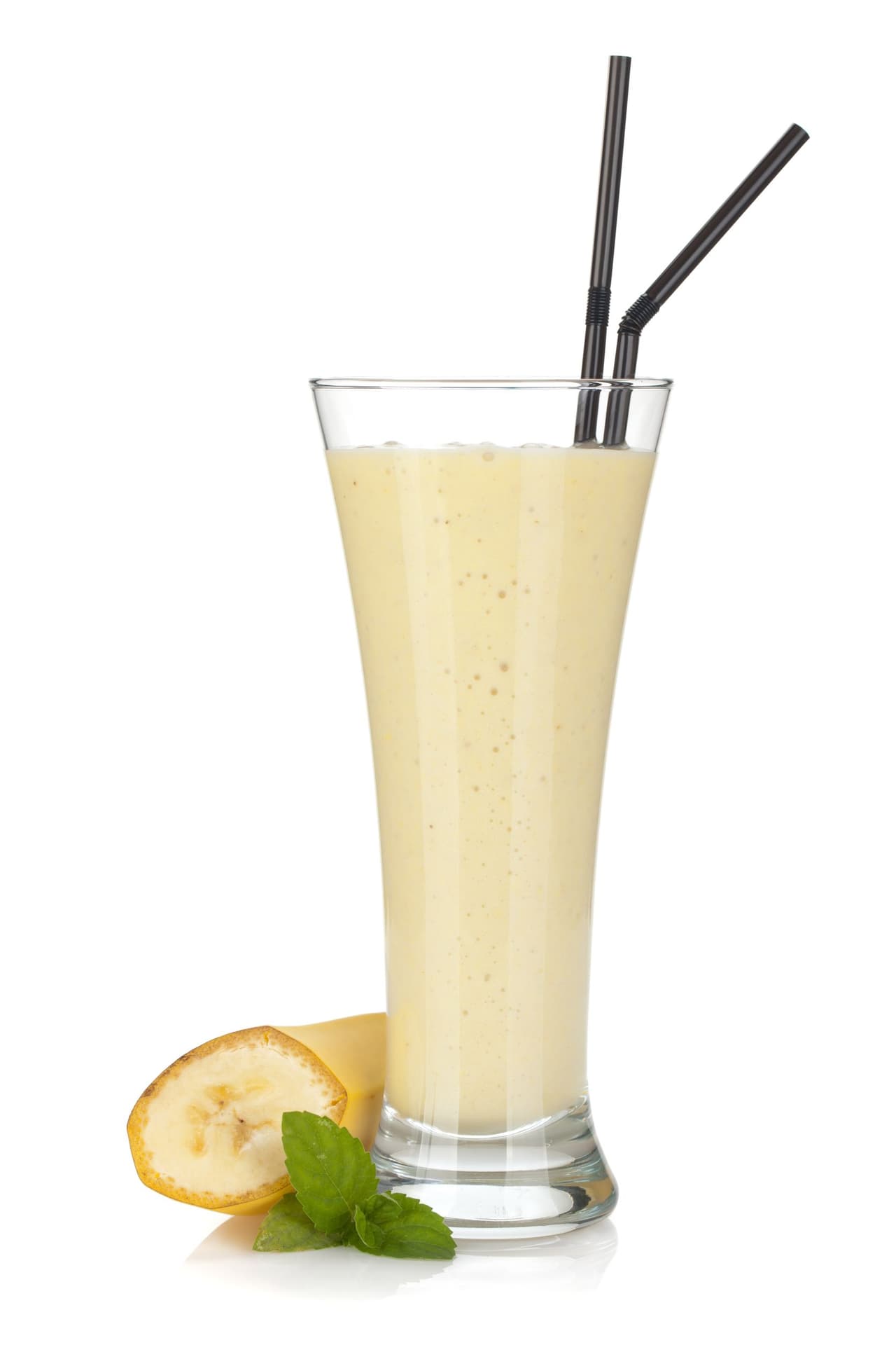 Batido de plátano con leche. Es un desayuno excelente, una exquisita merienda y sirve para curar la resaca. Es una fruta que tiene la característica de poder mezcla bien con otros sabores permitiendo que se pueda combinar con bastante libertad.