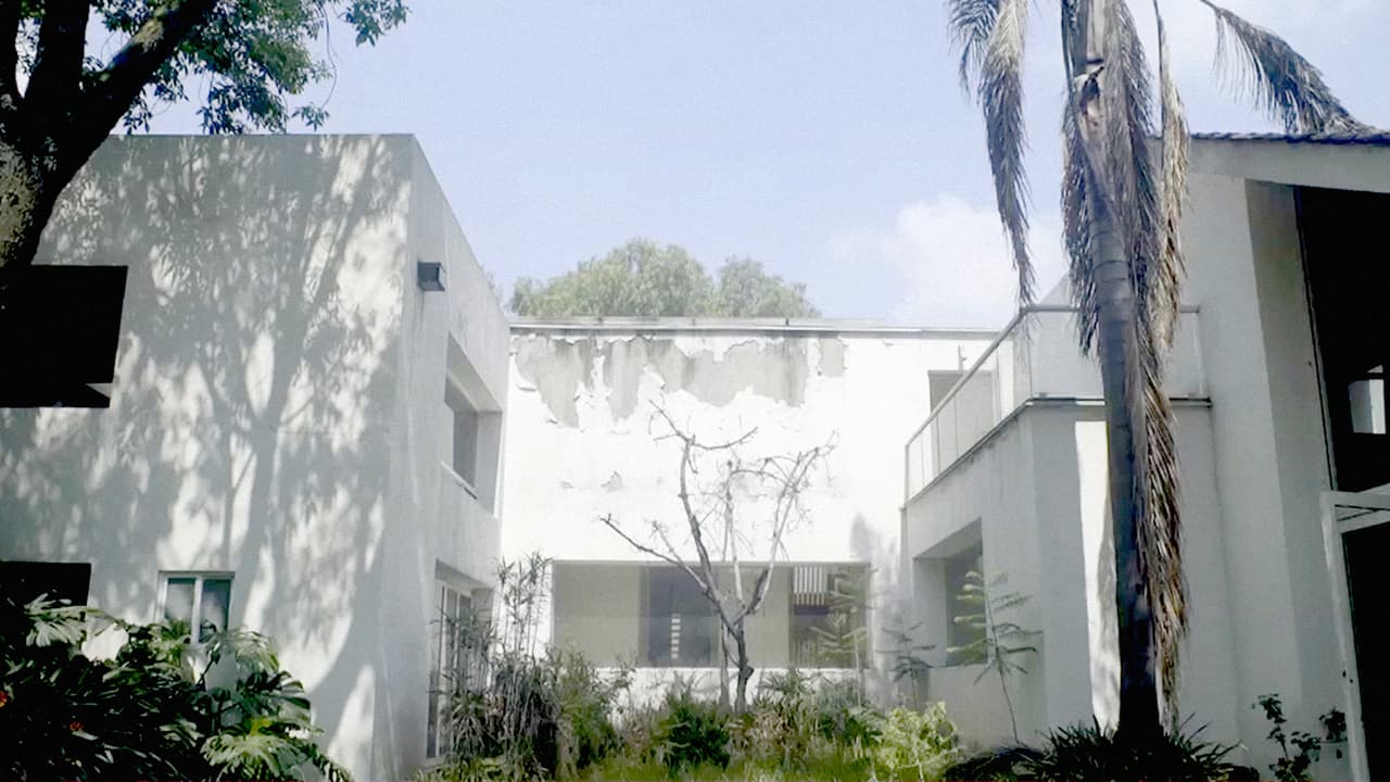 Otro de los inmuebles que sobresalen es un departamento ubicado en el céntrico estado de Morelos. Ahí fue abatido Arturo Beltrán Leyva, El Barbas.