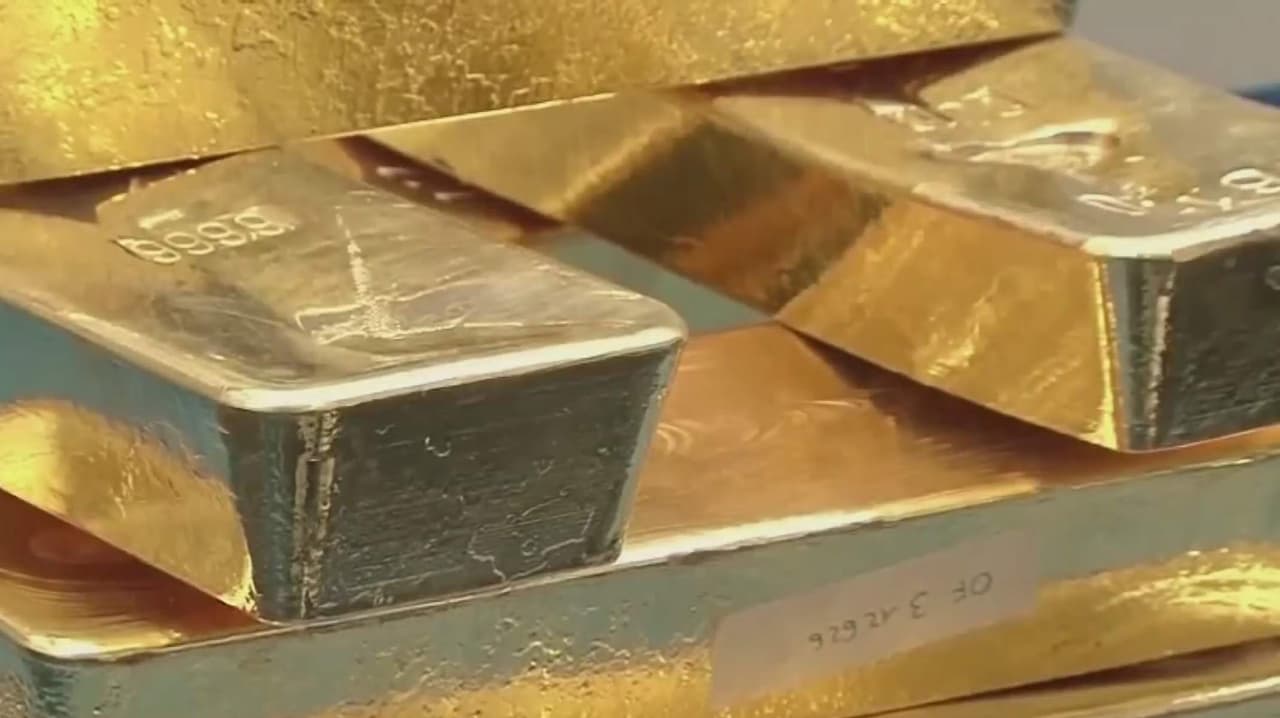 Precios del oro y la plata registran un desplome histórico ante la inflación global