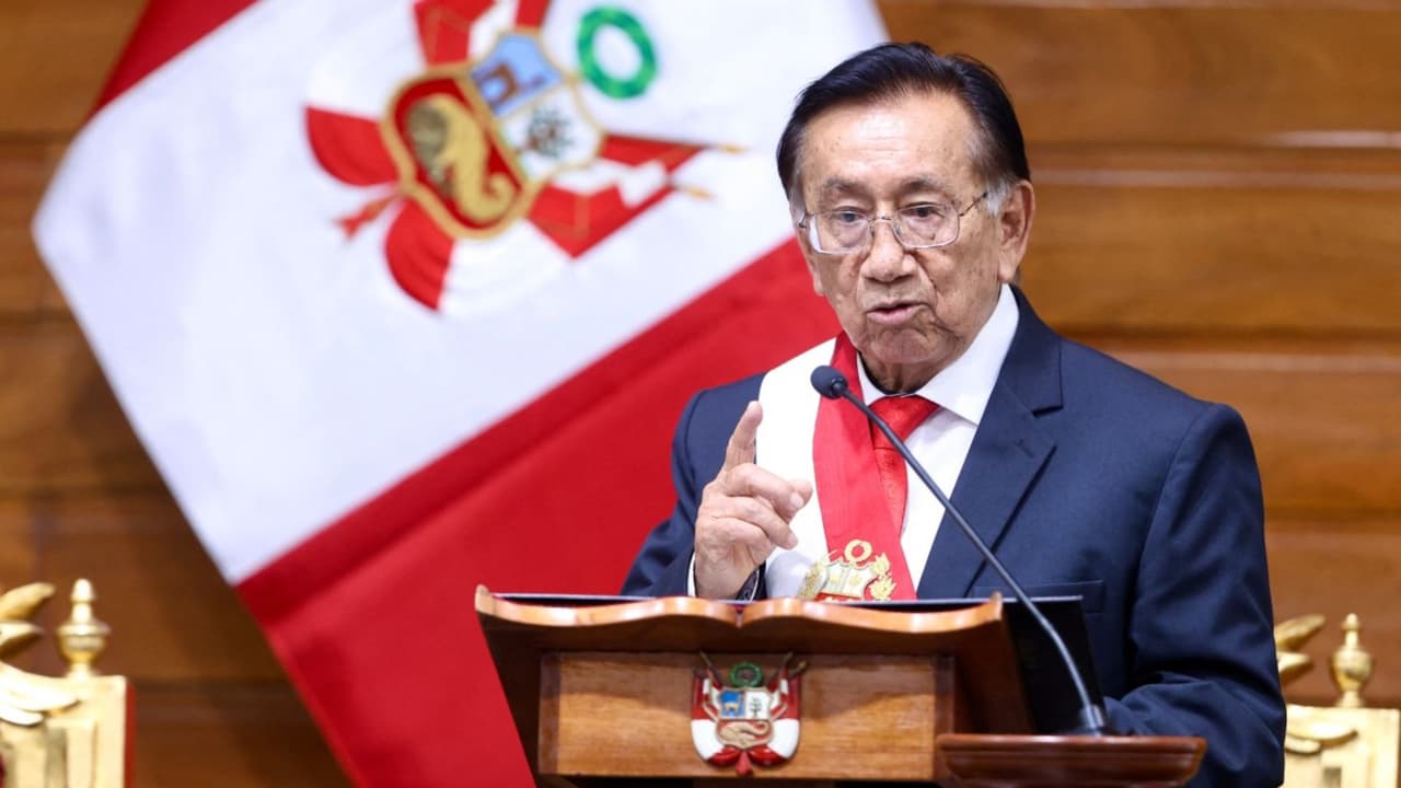 José Balcázar asume como presidente interino de Perú y prioriza la seguridad pública