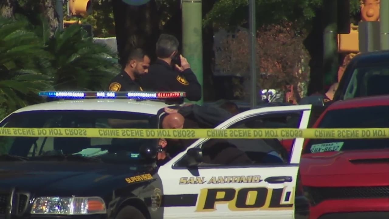 Un hombre dispara y mata a un policía durante un control de tráfico en Texas 