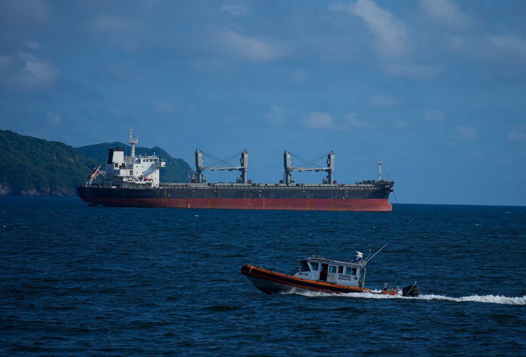 México lanza operación de rescate para buscar un bote con migrantes cubanos extraviados en altamar 