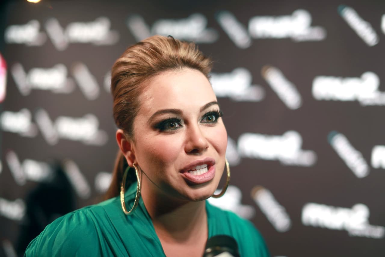 <b>Chiquis y Jenni Rivera</b>
<br>Sin embargo, el accidente aéreo que le quitó la vida a Jenni Rivera, parece que también no permitió que se reconciliaran, ara poder dejar el pasado atrás.
<br>