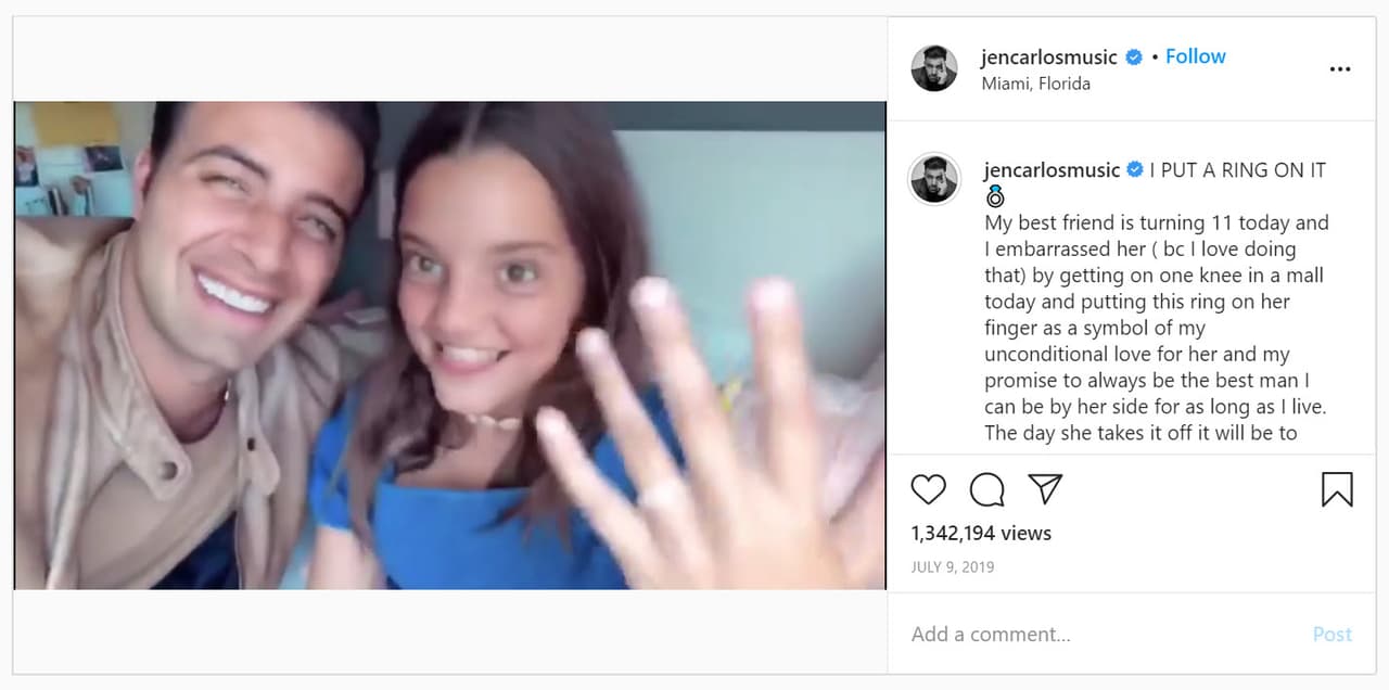 "¡Felicidades loquita! Este anillo es 
<b>símbolo del amor incondicional que siento por ti</b> y de la promesa que te hice de siempre apoyarte y estar ahí por ti en esta vida y en la que sigue. ¡Nos escogimos!", se lee en el texto que acompaña el video.
<br>