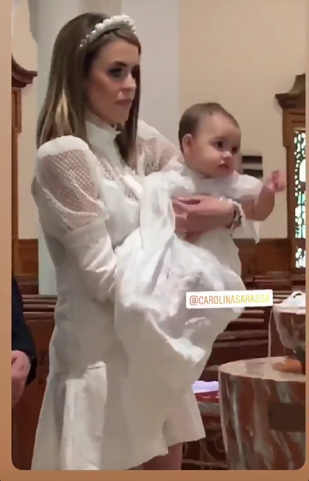 La periodista colombiana compartió algunos de los momentos de la toma del sacramento en redes sociales.