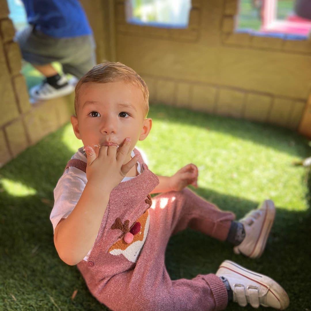 A través de las redes sociales, lo hemos visto crecer y al mismo tiempo disfrutar con sus ocurrencias y travesuras.