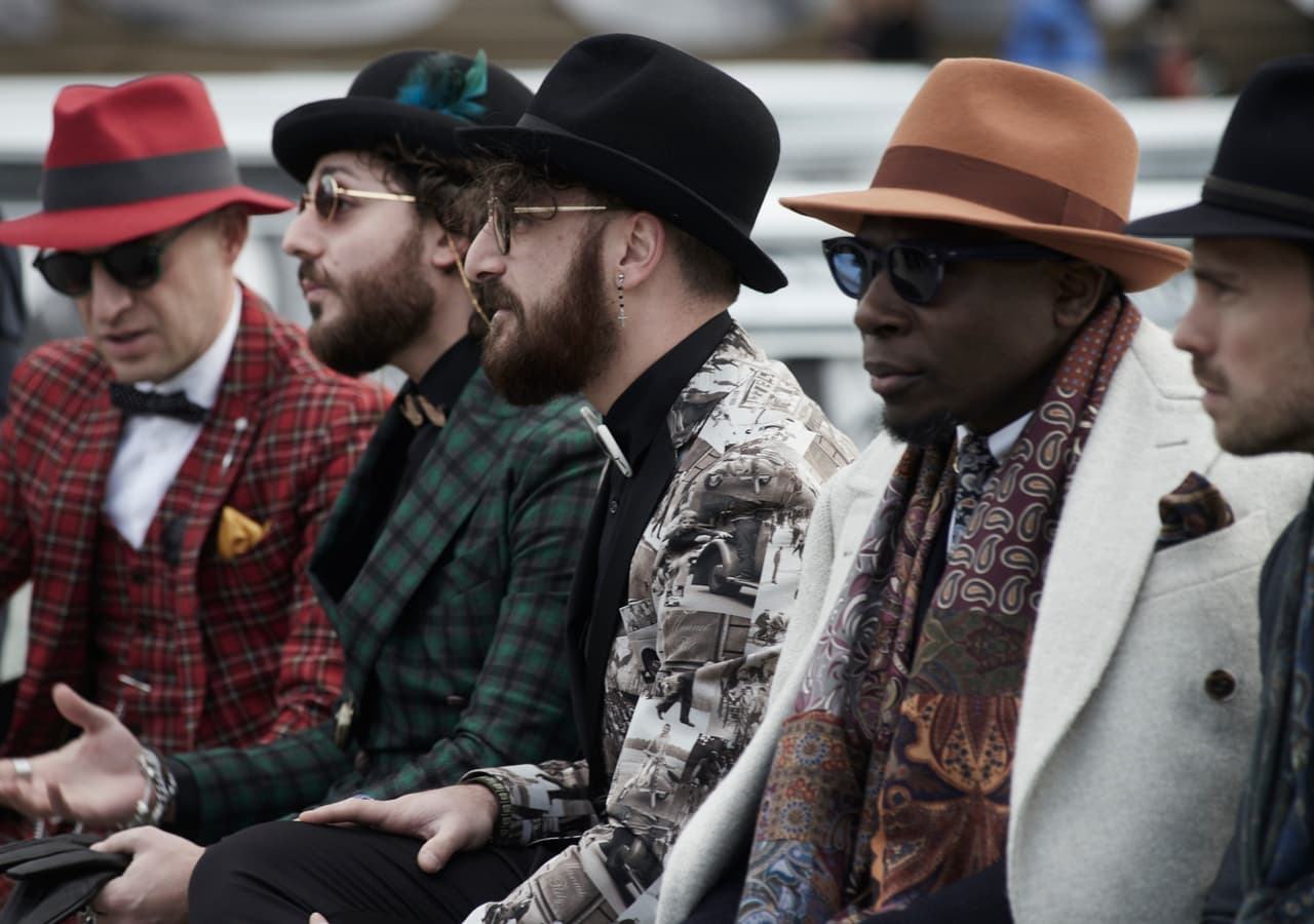 Desde 1972, este singular evento congrega a los más atrevidos diseñadores de moda masculina en Florencia, Italia, una de las ciudades más bellas del mundo. Se realizan dos ediciones anuales: una durante la primera quincena del año, con la moda de primavera-verano, y otra a mediados del año, con la moda de otoño-invierno.