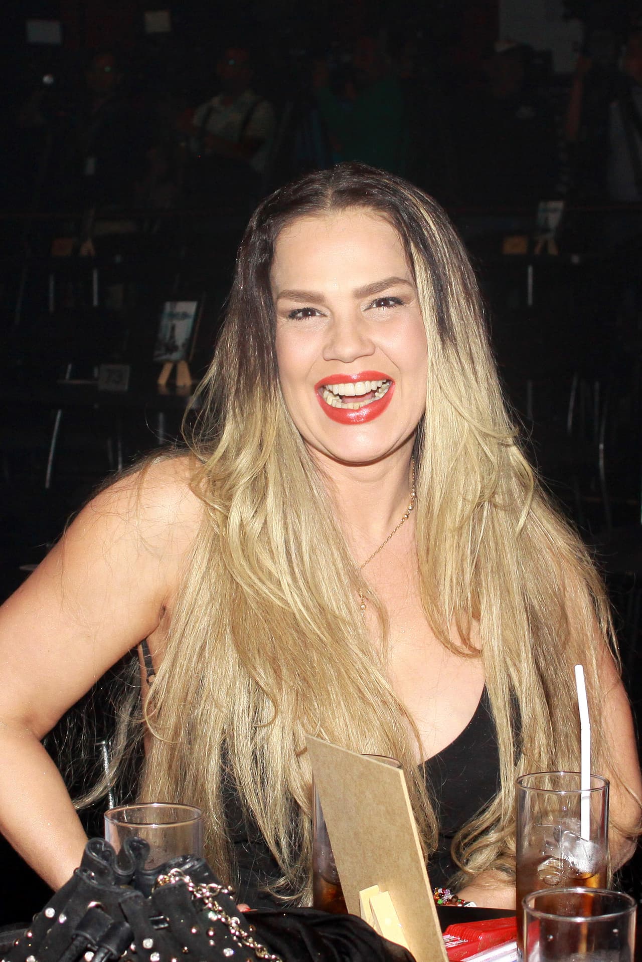 "Yo hasta me lo comí todo, durante (la relación de Juan Osorio y Emireth Rivera), mientras aquella estaba distraída por allá, él se distrajo conmigo por aquí. Yo fui la que le subí todo […] lo único que Juan no tenía abajo era la autoestima, la verdad, lo demás se lo subí yo todo, lo distraje, entonces bueno...", dijo ante los cuestionamientos de la prensa mexicana, reportó el show 
<a href="https://twitter.com/saleelsoltv/status/1159109186124255233" target="_blank">'Sale el sol'</a>. 
<br>