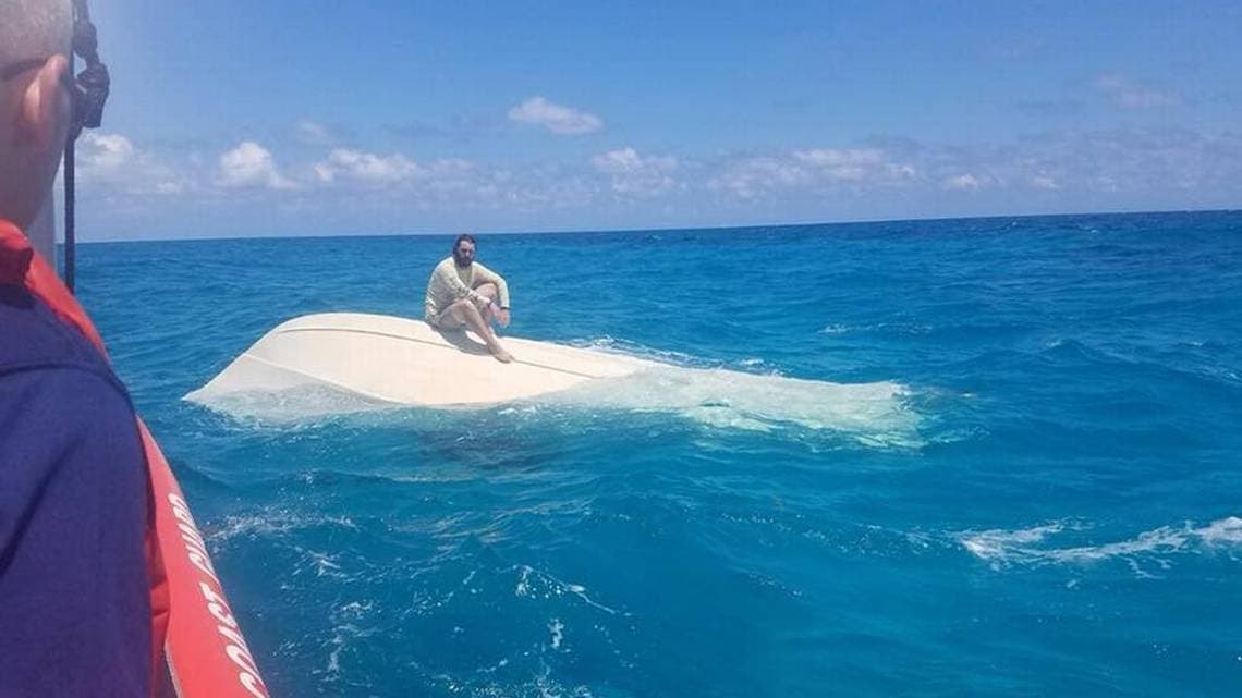 La identidad de la familia que naufragó aún no ha sido revelada por la Guardia Costera.