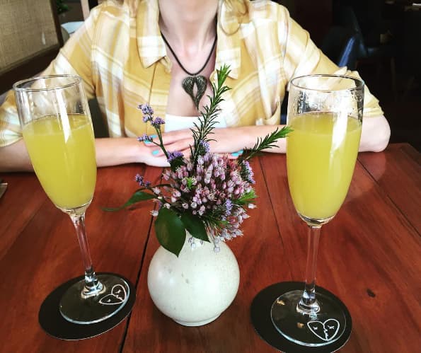 Si bien es cierto que es muy sana también de vez en cuando se da sus gustos en compañía de su amiga, la actriz Fernanda.