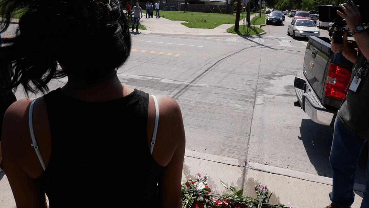 El conductor en una camioneta pick-up GMC Sierra 2009 manejaba por la cuadra 13900 de Esperanza Road en dirección sur. Sin embargo, el conductor iba por los carriles que iban hacia el norte.