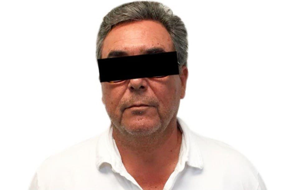 Jorge Juan Torres López. Quien fuera gobernador de Coahuila, Jorge Juan Torres López, de 65 años, enfrenta señalamientos de lavado de dinero, fraude bancario y malversación de fondos públicos en un tribunal federal en el sur de Texas. Fue extraditado a finales de octubre de 2019. El caso está relacionado con un litigio civil en el que las autoridades confiscaron dos cuentas bancarias en Bermudas. Torres López y Héctor Javier Villarreal-Hernández, su secretario de finanzas, presuntamente abrieron las cuentas para colocar dinero robado. Enfrenta una condena de hasta 20 años de cárcel.