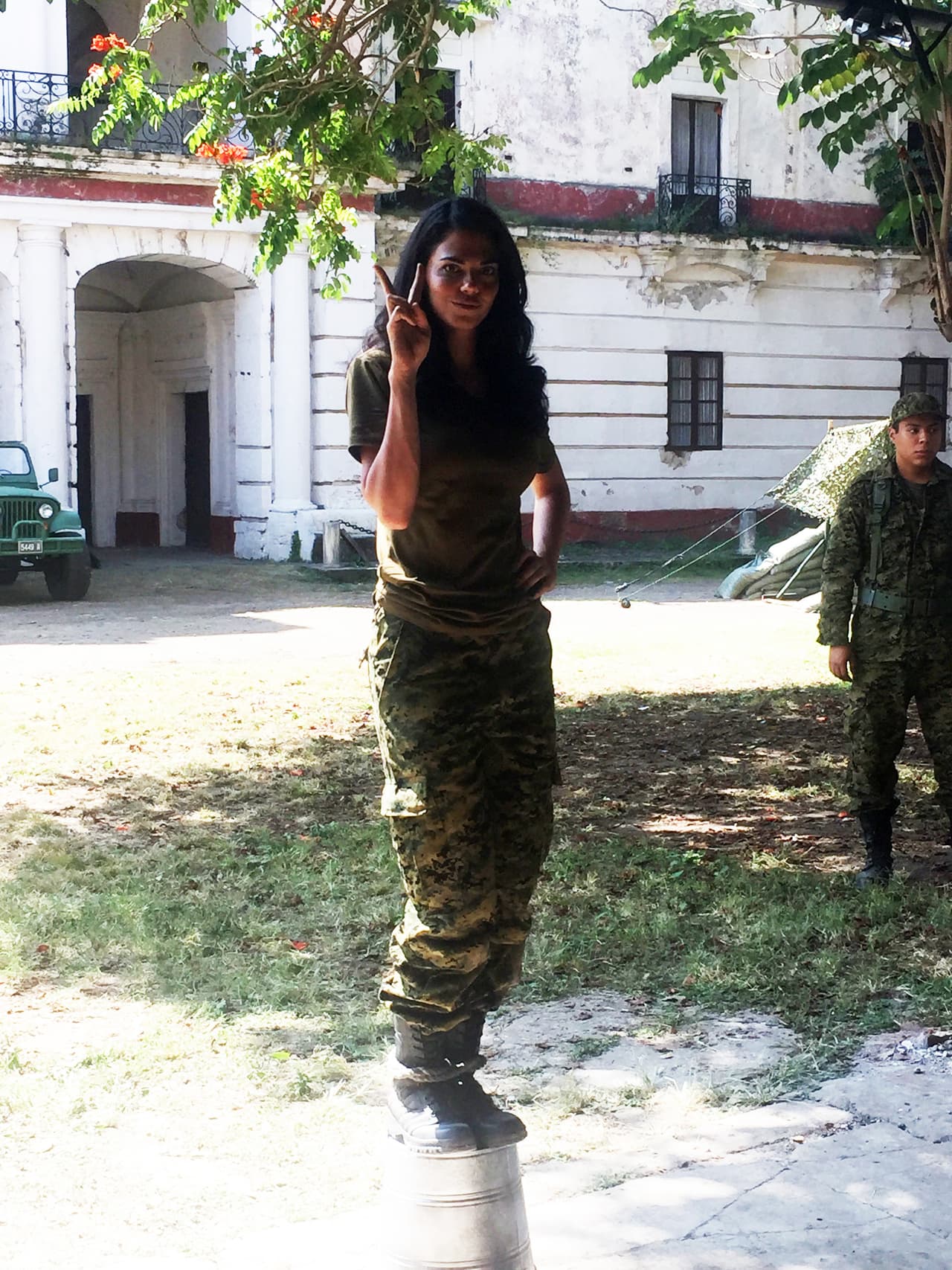 Así ha grabado Livia Brito sus escenas en el cuartel del ejército de Colombia en 'La piloto'