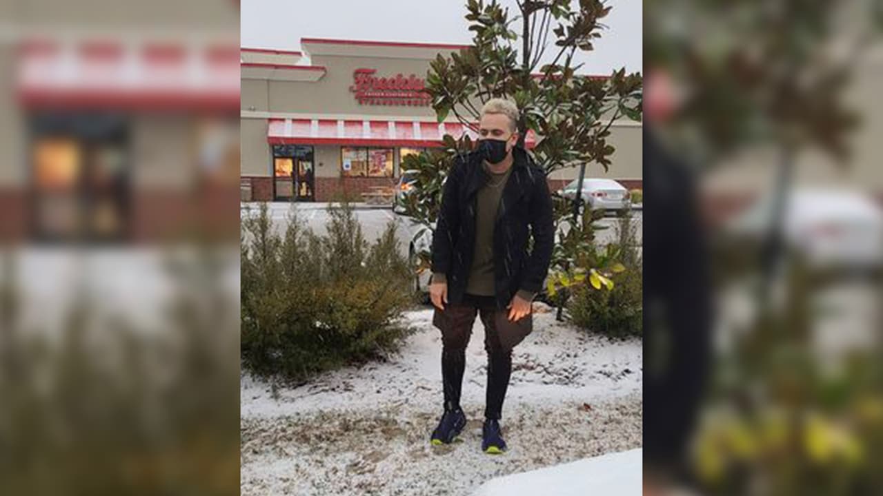 Desde Conroe, Texas, Henry Frometa posó en la nieve para esta foto.