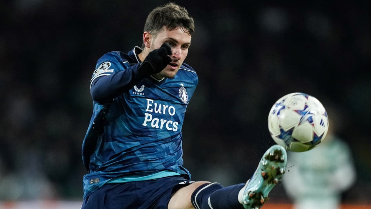 Santiago Giménez con posibles ofertas en la Premier League