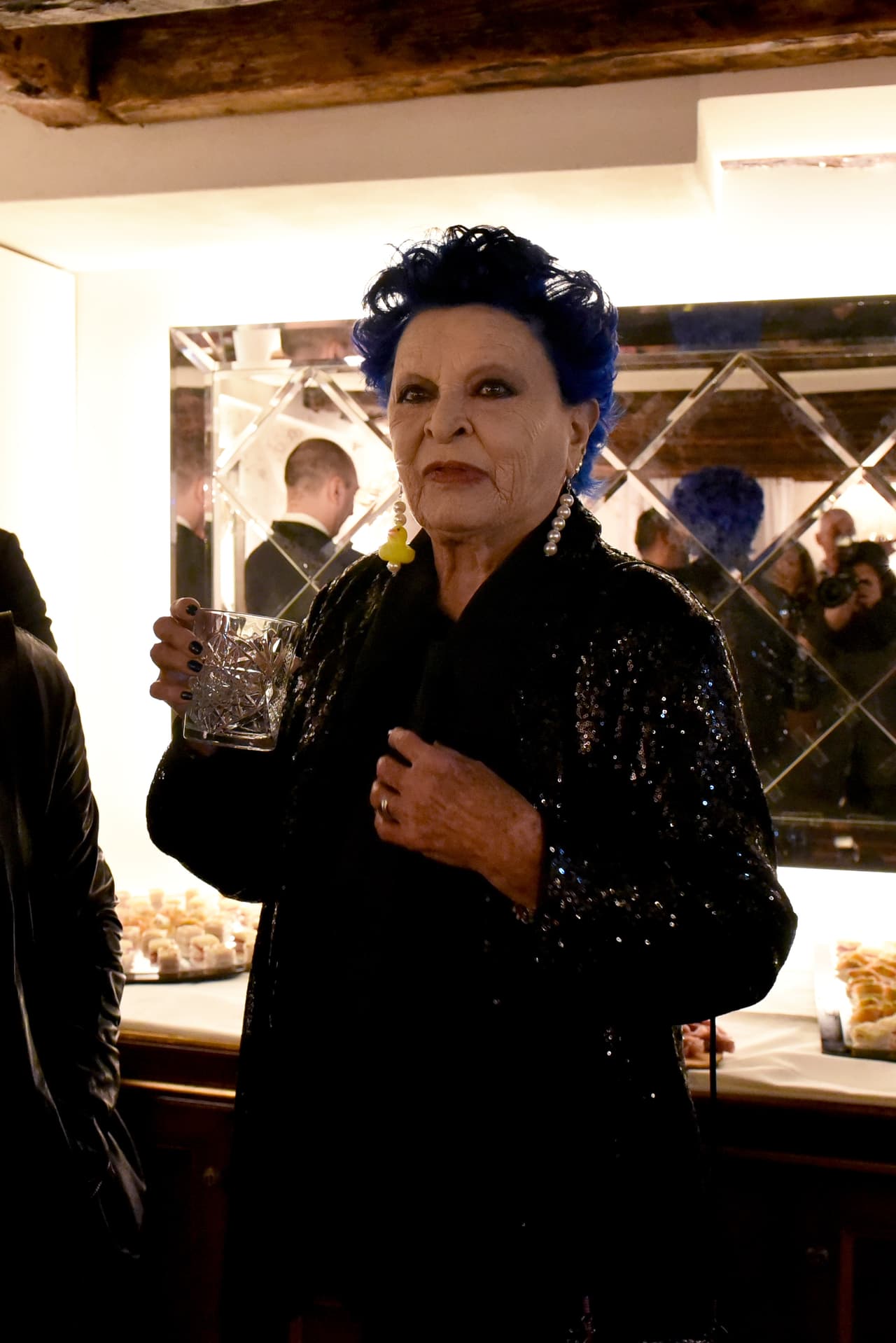 También abordó el asunto de la muerte de su madre. Cuando Lucía Bosé partió de este mundo, algunos medios españoles especularon que la causa fue el coronavirus.