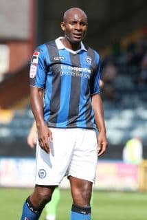 El futbolista Dele Adebola, afirma no tener ébola tras recibir burlas por su apellido