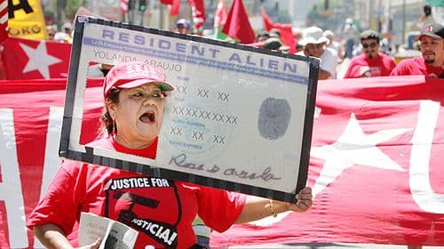 Al término del encuentro las partes acordaron que el mandatario y el Senado realizaran esfuerzos por separado, a partir de la próxima semana, en busca de un proyecto. La Casa Blanca ha señalado que respalda una reforma migratoria que incluya un camino hacia la ciudadanía para indocumentados que, entre otros requisitos, lleven tiempo en Estados Unidos, paguen impuestos y carezcan de antecedentes criminales. Ver toda la información