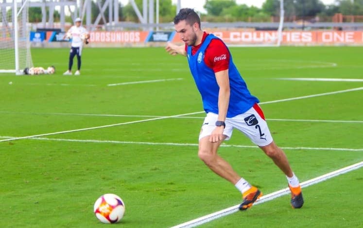 Chivas entrenó en McAllen y se preparan para volar a San Antonio, Texas.