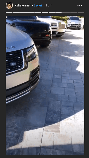 Daily Mail asegura que la magnate del maquillaje también posee un Rolls Royce Wraith Black Badge, un Mercedes G-Wagon, un Lamborghini naranja y un McLaren.