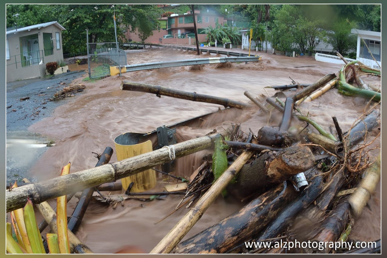 “¡Ay, Virgen Santa! Esto yo lo veo peor que María", se escucha decir a Jusino en el video, refiriéndose al huracán María.