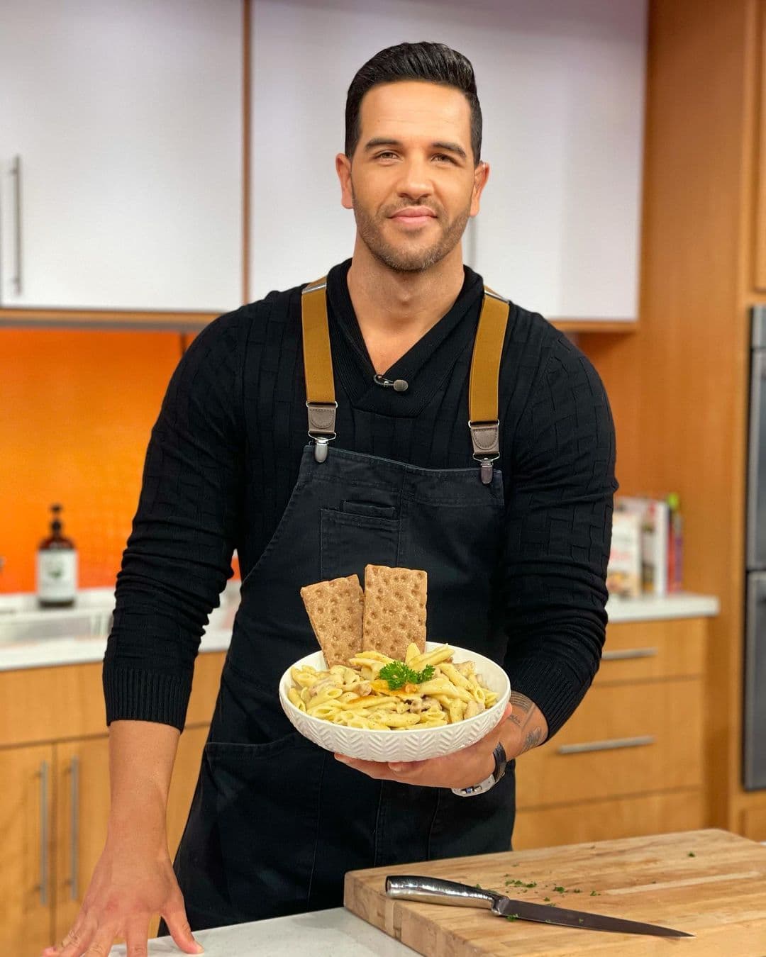 Pero, ¿se te antoja una 
<a href="https://www.univision.com/shows/despierta-america/el-chef-yisus-preparo-una-receta-deliciosa-de-pasta-cremosa-con-pollo-en-tan-solo-1-minuto-video">deliciosa receta de pasta cremosa</a>, pero piensas que te va a tomar mucho tiempo prepararla? Nada más falso que eso: Yisus nos muestra cuán rápido podemos hacer en casa esta delicia.