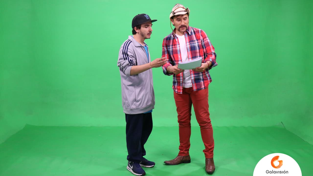 Luis Manuel y José Miguel repasando el guión.