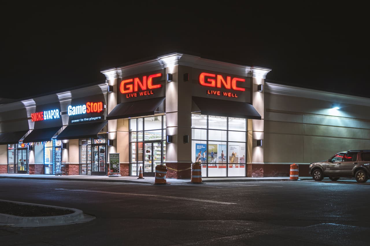 <b>GNC Holdings.</b> Según la empresa de servicios financieros Moody’s, GNC ya había anunciado al menos 304 cierres de tiendas este año. Luego llegó la pandemia.
<br>