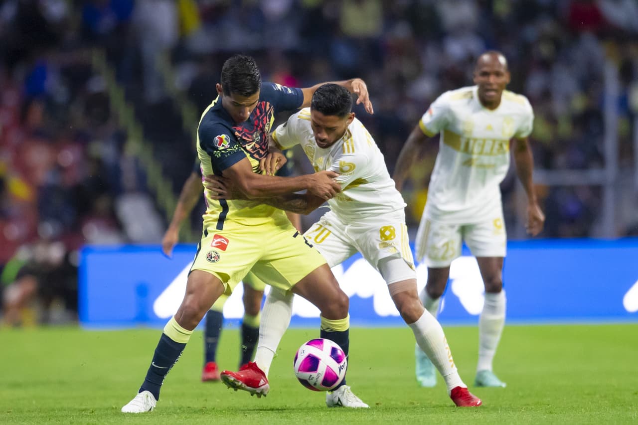 Las expectativas se cumplieron desde los primeros minutos en que América y Tigres dieron un juego de ida y vuelta, pero con los regios presionando un poco más.