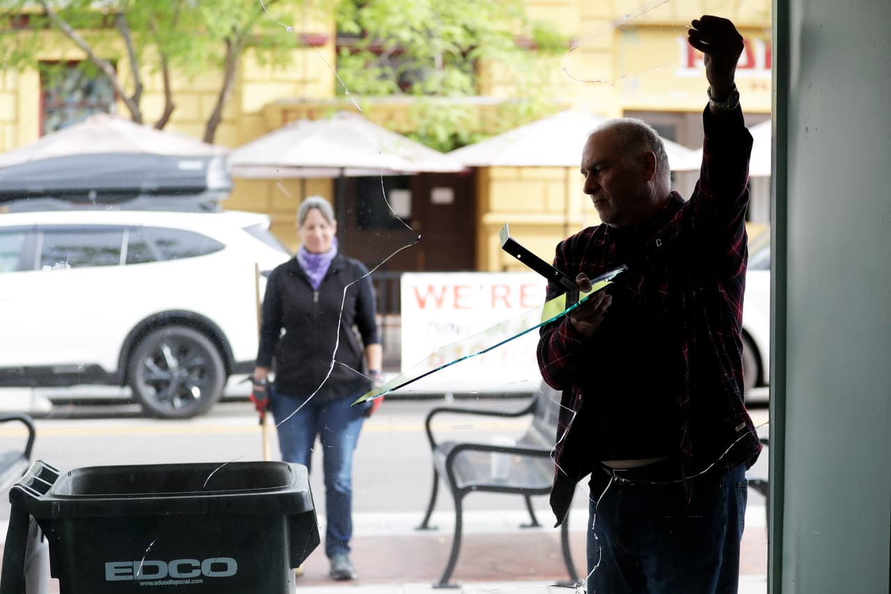 Cientos de empresarios locales y regionales ahora deben enfrentar la reconstrucción en medio de la violencia y la pandemia del coronavirus.