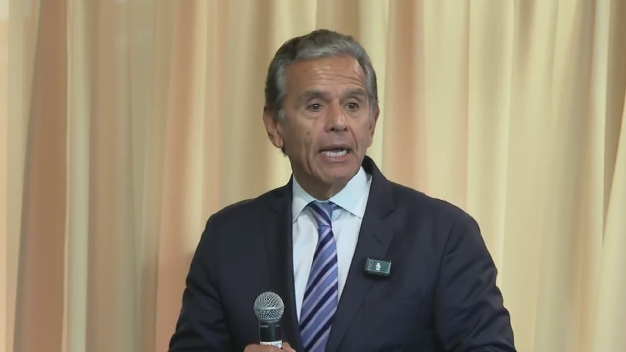 "Tenemos que hacer todo lo que podamos para hacer valer la ley en California": Antonio Villaraigosa sobre proteger a habitantes ante operativos federales