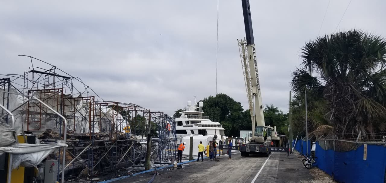 El incendio ocurrió en el ‘Universal Marine Center’, en donde una de las embarcaciones acaba de ser restaurada.