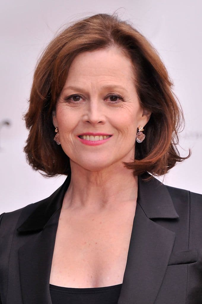 La elegancia de Sigourney Weaver (1949) no solo queda patente en sus participaciones memorables en el cine y la TV, también en la vida real. Un ejemplo de madurez con gracia y belleza, al natural.