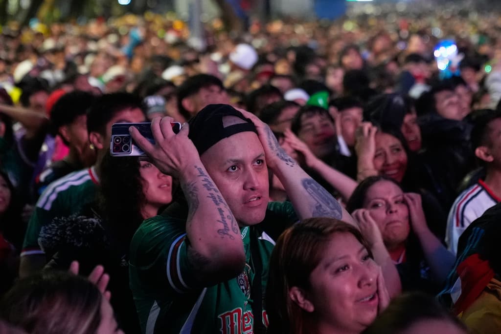 La gente en las calles de la capital mexicana sufrió y vivió cada momento del encuentro.