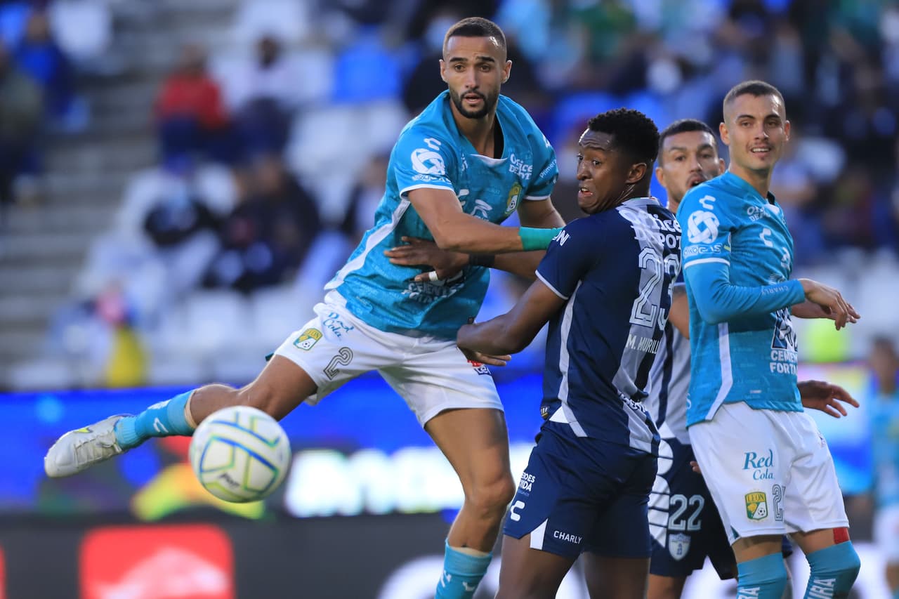 Con gol de último minuto el Pachuca derrotó al León en un encuentro que representó el debut de la 'Chofis' López con los Tuzos.