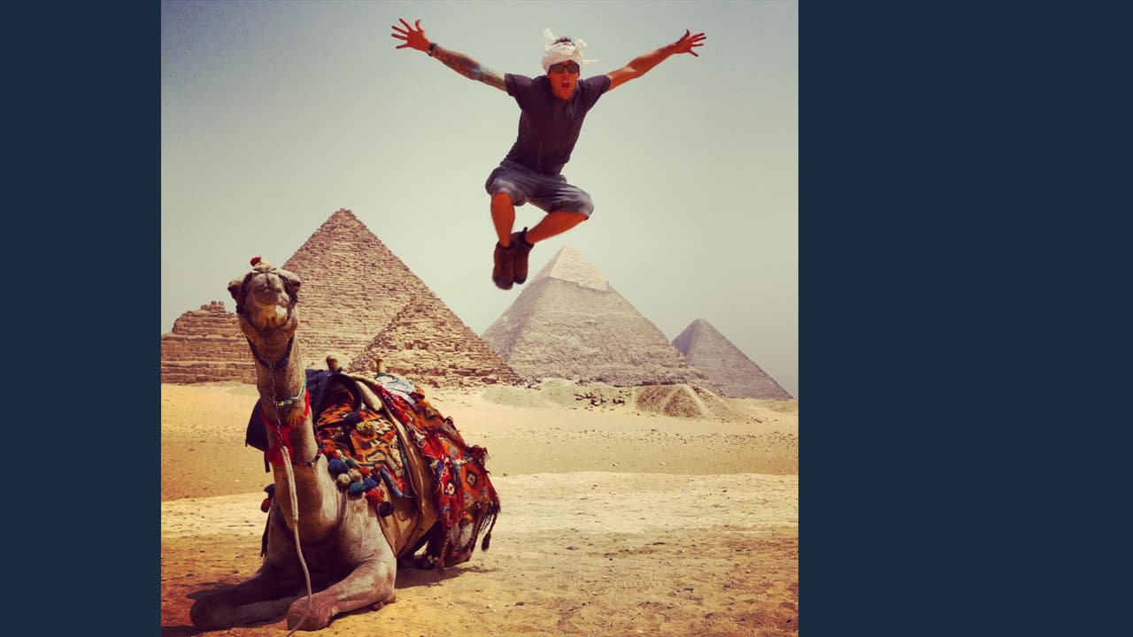 Roman graba a las víctimas de sus travesuras y bromas.