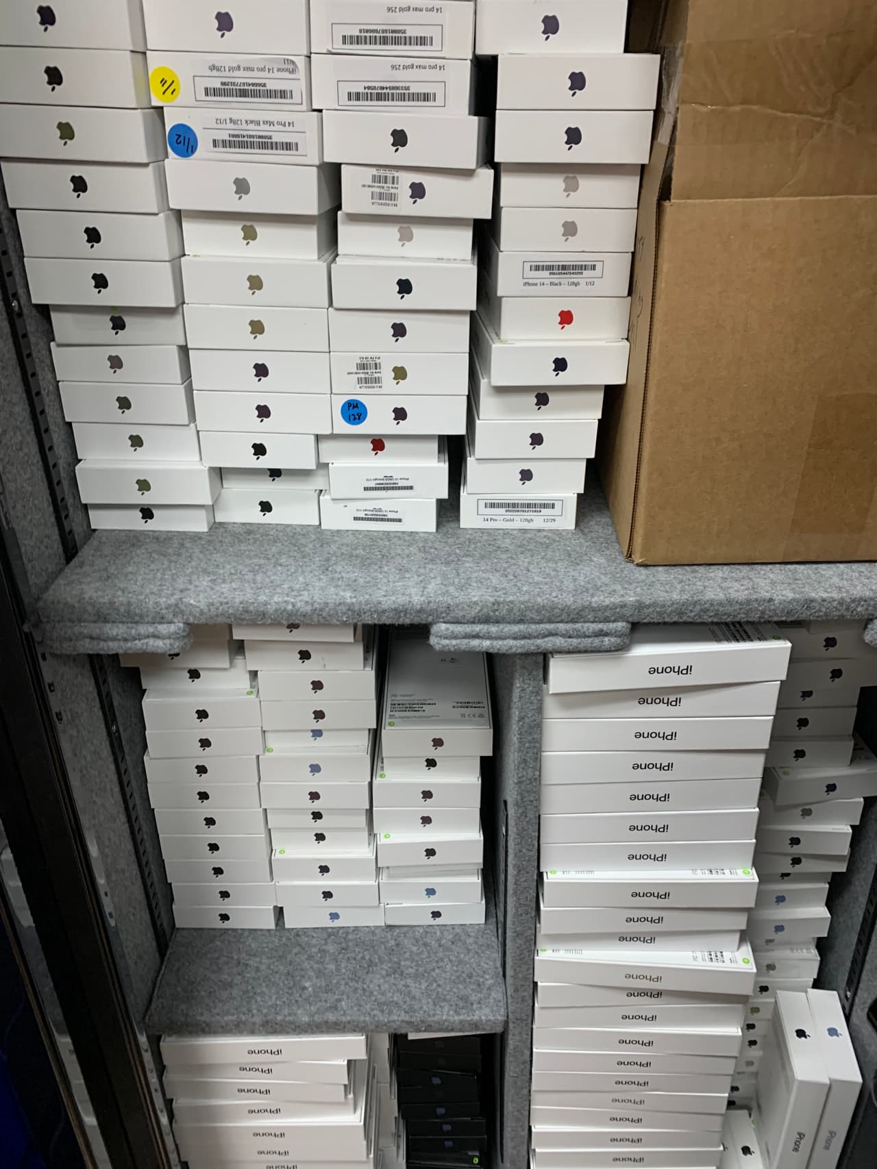 La Fiscalía de California anunció el arresto de ocho individuos que enfrentarán cargos por presuntamente formar parte de una red criminal a nivel estatal enfocada principalmente en robos masivos a tiendas Apple.