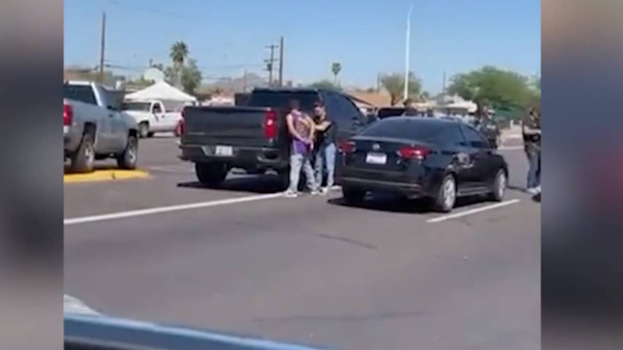 Graban operativo en vehículos policiales con placas mexicanas en Arizona: “Es inaceptable”, admite policía de Phoenix
