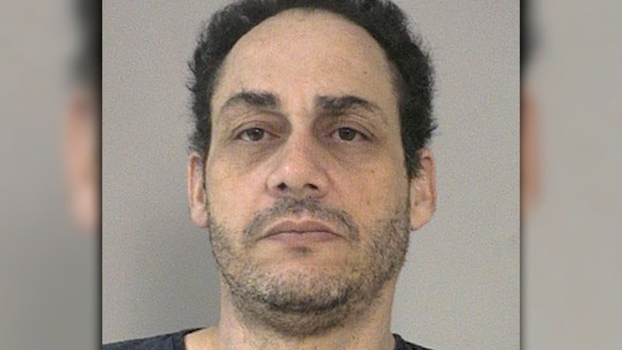 <b>Dwayne Bernard Howard</b>, de 52 años y originario de Houston, fue sentenciado a 45 años en presión tras llegar a un acuerdo de culpabilidad por el delito de agresión sexual infantil agravada. Un jurado había hallado culpable al sujeto el 24 de enero de 2019.
<br>
<br>Jenna Rudoff, la fiscal que lideró las pesquisas contra Howard, indico que este caso ilustra cuán importante es tomar en serio la queja de un niño e investigar el acceso previo de un perpetrador a menores una vez que se revela el abuso.
<br>
<br>“Mientras me preparaba para el juicio, descubrí que varios niños habían denunciado anteriormente abuso sexual por Howard en 2010 en otro condado, pero la investigación quedó en suspenso cuando el acusado salió del país. La cooperación de estos niños, que ahora son adultos jóvenes, fue fundamental para obtener justicia para todas las víctimas de Howard y asegurar que nunca podrá hacer daño a otro menor", dijo Rudoff.