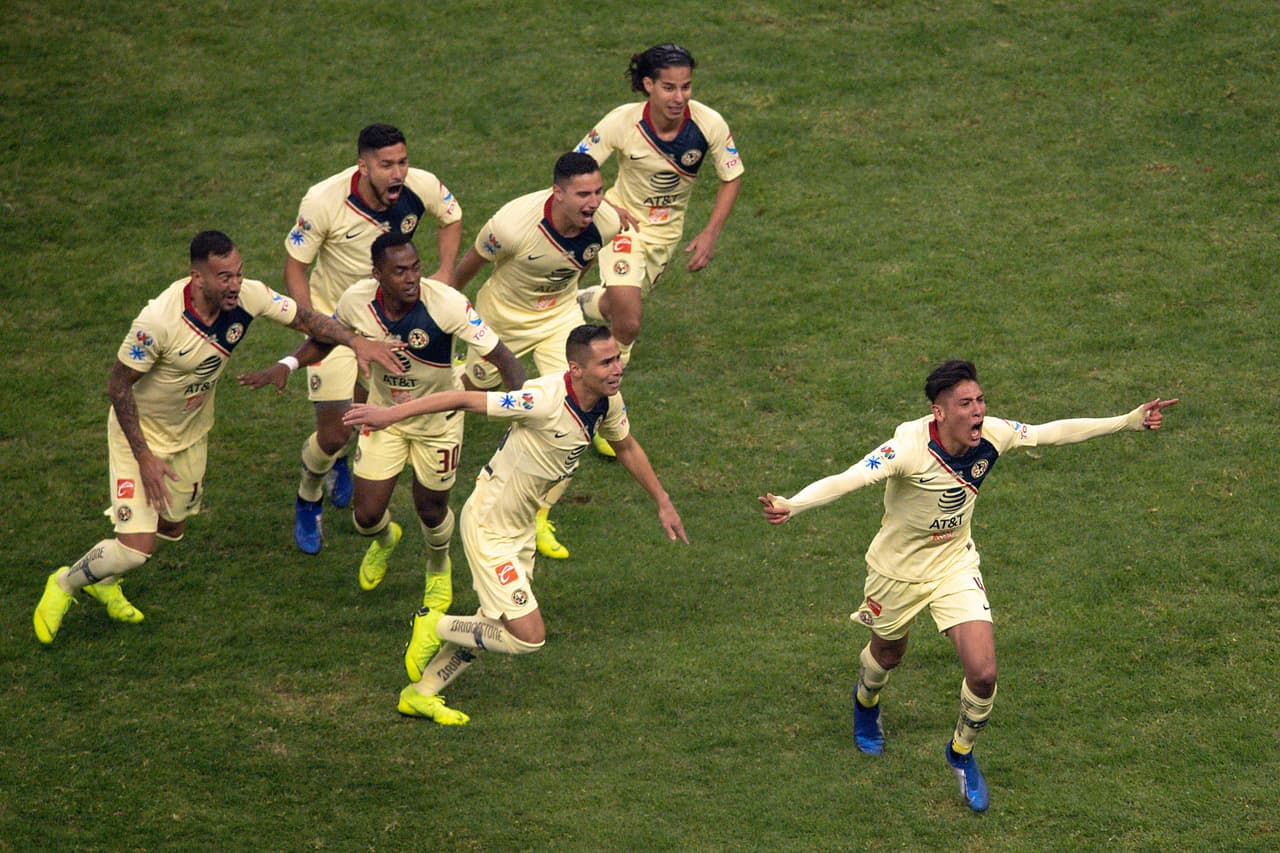 Un silencio y gestos adustos invadieron a la sección Celeste con este balde de agua helada.
