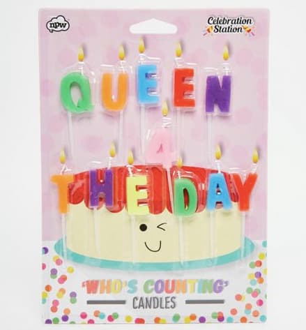 En Pinterest se pueden encontrar
<a href="https://es.pinterest.com/explore/ideas-de-quinceañera-934360696833/">cientos de ideas para customizar todos los elementos de la fiesta de quinceañera</a>, hasta los snacks.
<a href="http://us.asos.com/npw/npw-queen-for-the-day-cake-candles/prd/6100484?iid=6100484&clr=Multi&SearchQuery=cake&pgesize=31&pge=0&totalstyles=31&gridsize=3&gridrow=5&gridcolumn=3">Estas velas de Asos</a> serán perfectas para rendir homenaje a la reina del momento.