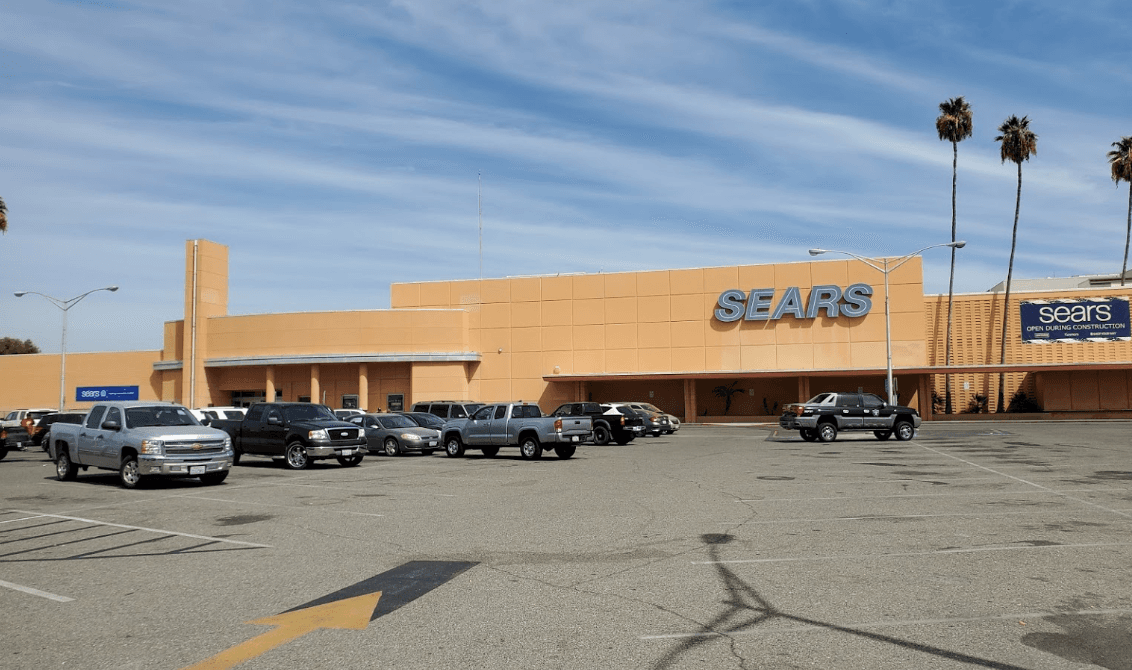 En
<b>Fresno,</b> cerrará la tienda localizada en el Manchester Center, en el número 3636 de Blackstone Avenue.