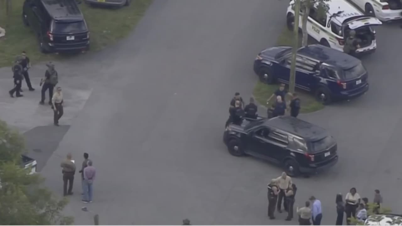 Hombre muere al enfrentarse a la policía después de presuntamente matar a su nuera en Miami-Dade
