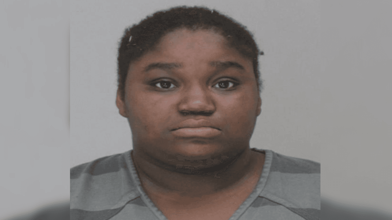 Arrestan a adolescente acusada de matar a golpes a una mujer de 46 años en Dallas