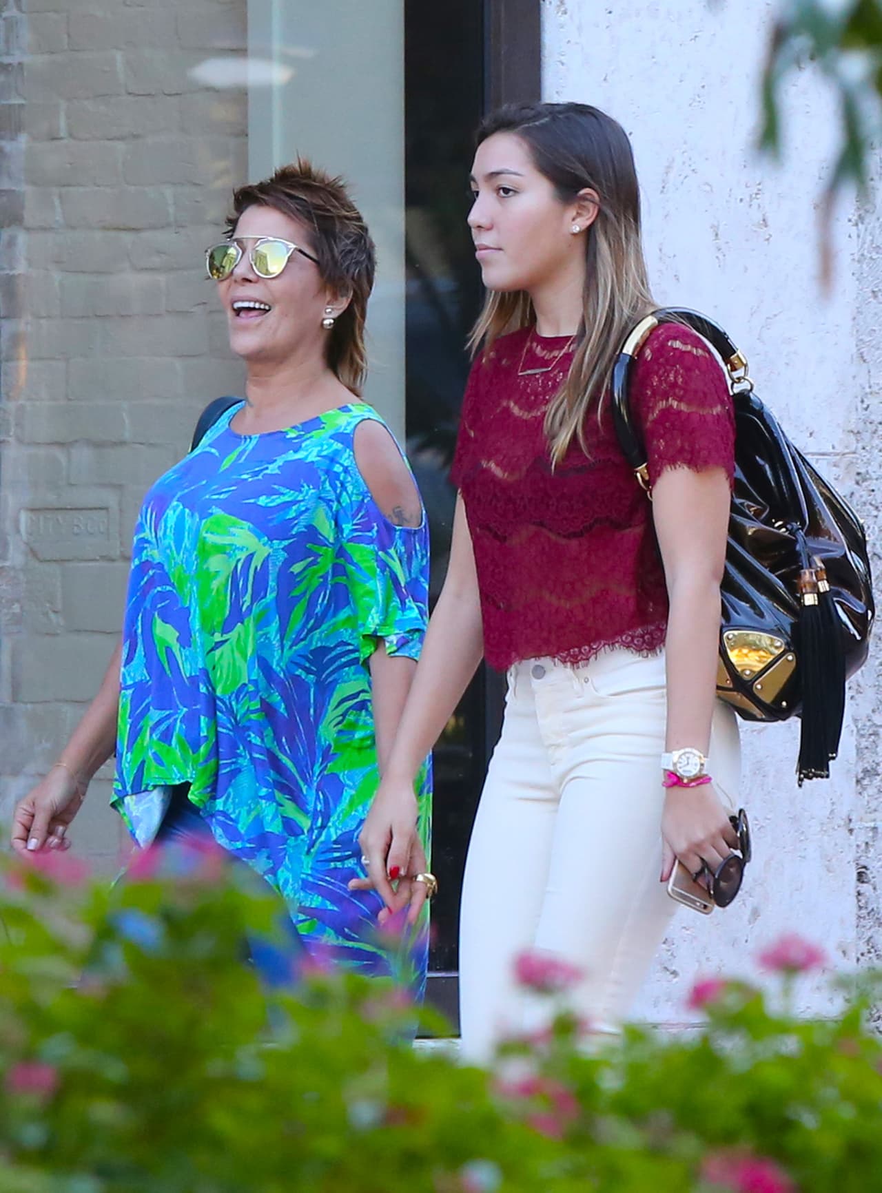 <h3 class="cms-H3-H3">1- Una culpa superada:</h3>
<br>La roquera comentó que ha tenido 
<b>momentos difíciles con Frida Sofía </b>y que su relación ya había pasado por situaciones tensas en el pasado, pero que trata de no quedarse en él: "Yo ya me perdoné, la culpa ya no la he cargado desde hace mucho tiempo, y es una factura que (Frida) ya 
<b>me la ha tirado tanto que ya se borró</b>", comentó a Mara Patricia.